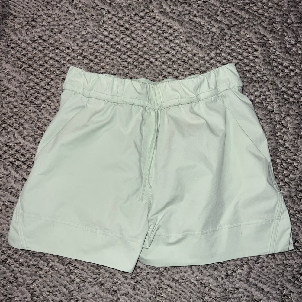 Lululemon cinchable waist high rise woven short 3.5”